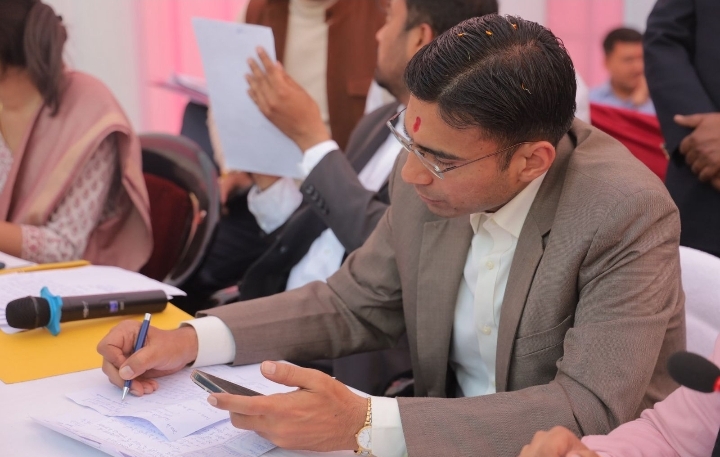  अंतिम व्यक्ति को सरकार की योजनाओं से लाभान्वित करना ही परम लक्ष्य के मूल मंत्र के साथ दायित्व निभाएं विभागीय अधिकारी : डीएम