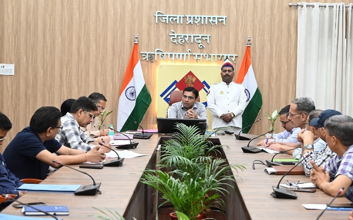  स्थिति भले ही नियंत्रण में हो, लेकिन सतर्कता बेहद जरूरी : डीएम