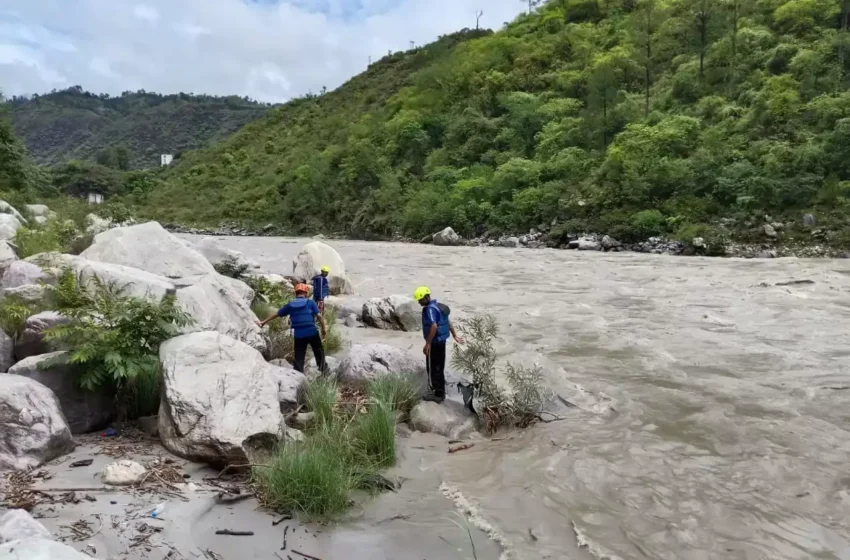  उत्तराखंड में नदियां उफान पर, श्रीनगर डैम से छोड़ा जाएगा 2500-3000 क्यूमेक्स पानी, अलर्ट जारी, देखें वीडियो