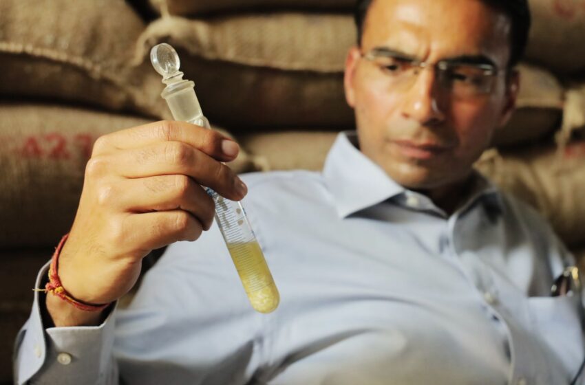  मा0 सीएम के प्रताप से कोई विक्रेता, व्यापारी, कर्मचारी वर्ग इतने बाहुबल नहीं; कि जनमन को उनके हक से रख सके वंचित : डीएम