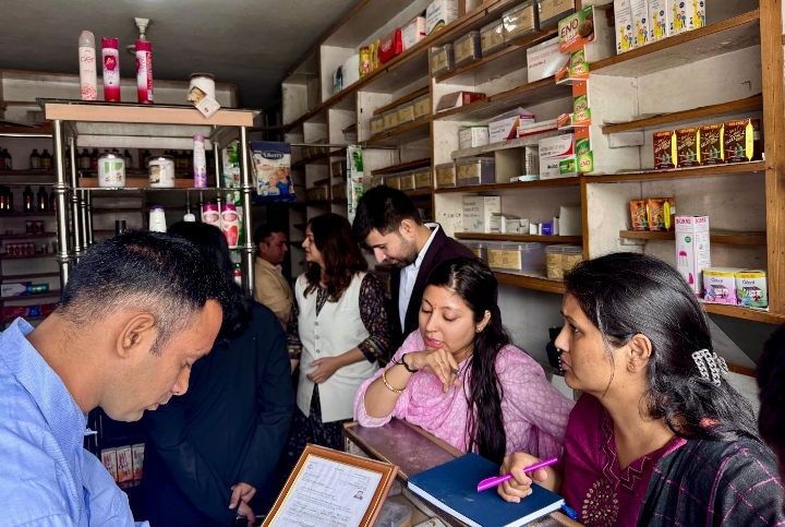  ड्रग विभाग के साथ जनपद देहरादून में सहसपुर-सेलाकुई के विभिन्न मेडिकल स्टोरों का संयुक्त निरीक्षण किया
