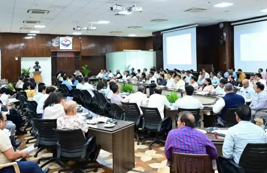  सीएम हेल्पलाइन : मुख्यमंत्री 06 माह से अधिक लंबित शिकायतों पर नाराज,बोले-चलाया जाएगा विशेष अभियान