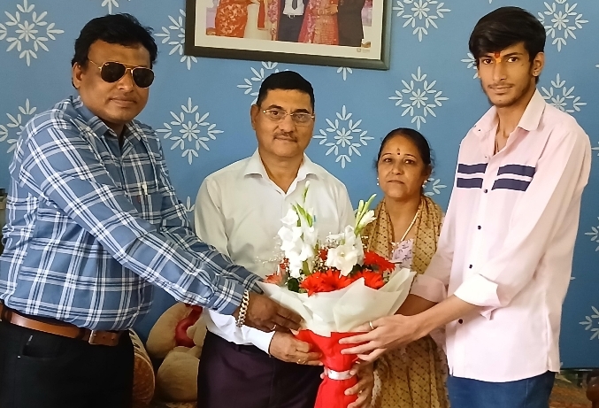  उत्तराखंड सामाजिक सम्मान सेवा ट्रस्ट रजिस्टर्ड ने किया डॉक्टर राजेंद्र प्रसाद सेमवाल का सम्मान