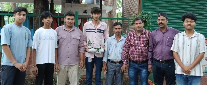  उत्तराखंड सामाजिक सम्मान सेवा ट्रस्ट ने गांधी पार्क में किया पौधारोपण