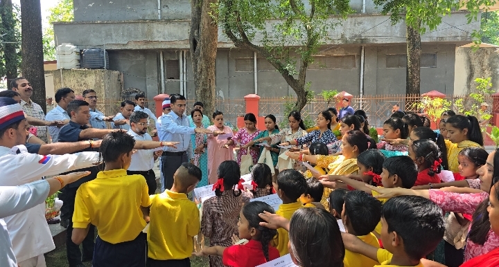  छोटो-छोटे प्रयासों से लाए जा सकते हैं बड़े-बड़े बदलाव : डीएम