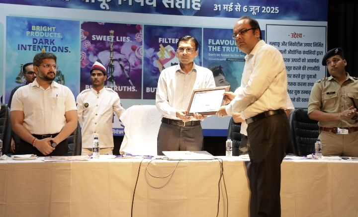  मा० मुख्यमंत्री फ्रंटलाइन वर्कर्स को देते हैं महत्व : डीएम