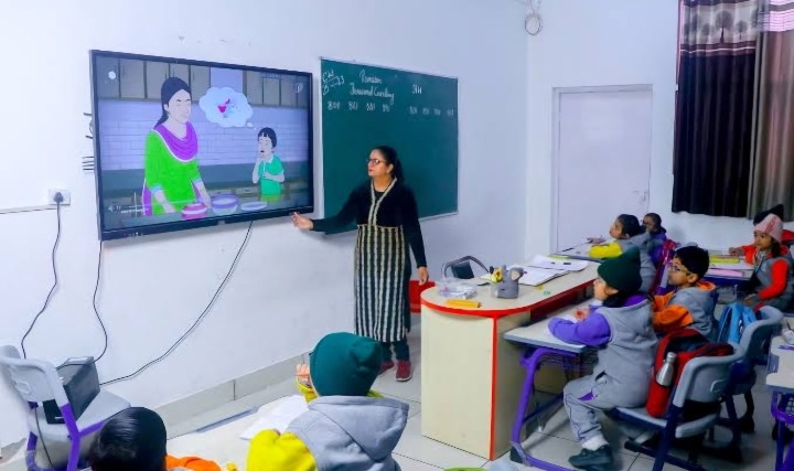  जिले के 168 माध्यमिक विद्यालयों में 884 बड़े एलईडी टीवी के क्रय आदेश जारी