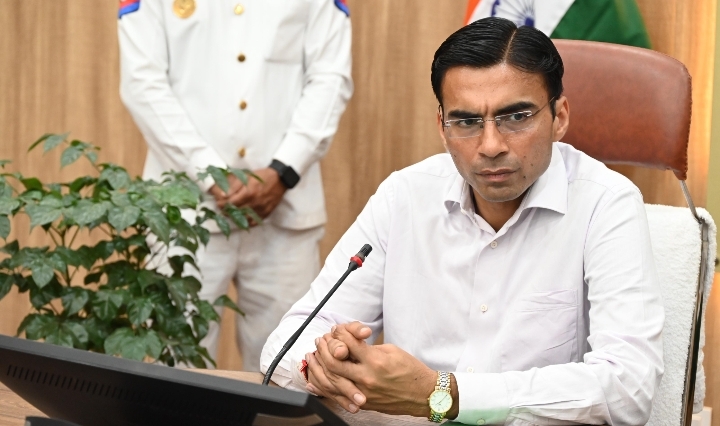  जन सेवाः कर्तव्य भी, संकल्प भी, प्रशासन का लक्ष्य, हर घर तक शुद्ध पेयजल की निर्बाध आपूर्ति : डीएम