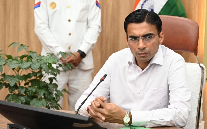  डीएम की अपीलः बर्बाद न करें पानी, जल संरक्षण में करें सहयोग