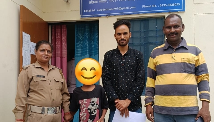  जिला प्रशासन की टीम ने कूड़ा बिनते दो बच्चों को किया रेस्क्यू