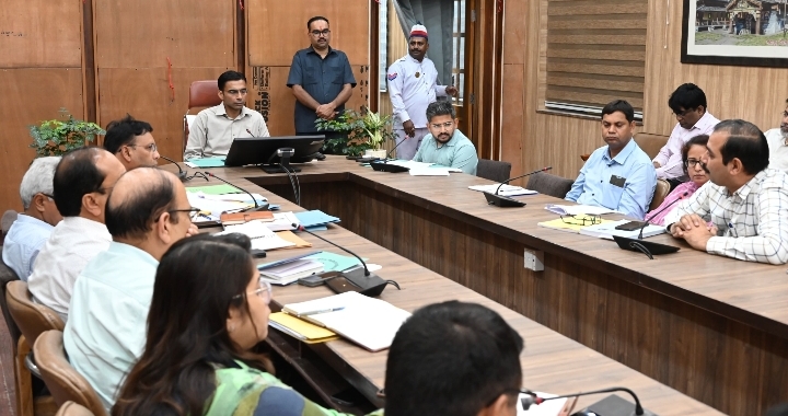  चुनाव तैयारियों को लेकर जिला निर्वाचन अधिकारियों ने ली सभी नोडल अधिकारियों की बैठक