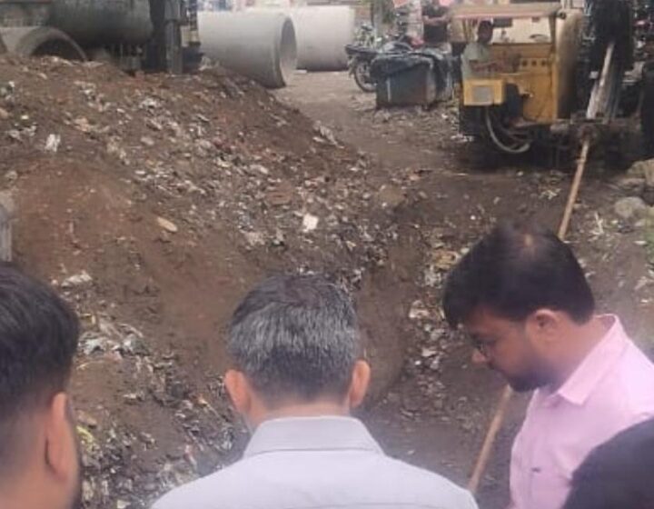  डीएम की फटकार व कड़े निर्देश पर जलभराव के मुख्य कारक गुमानीवाला चौक ह्यूम पाइप ड्रेनेज की सफाई व अलाइमेंट कार्य लोनिवि ने किया शुरू