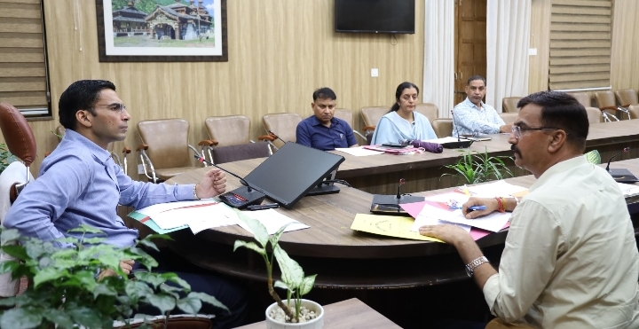  जिलाधिकारी सविन बंसल की अध्यक्षता में बुधवार को क्लेक्ट्रेट सभागार में जिला दिव्यांग एवं पुनर्वास केंद्र (डीडीआरसी) की प्रबंधन समिति की बैठक हुई