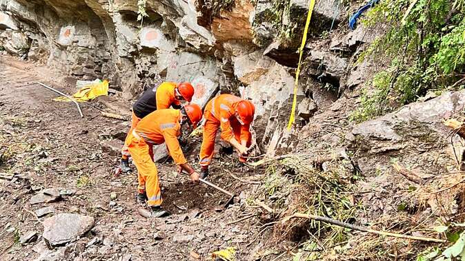  यमुनोत्री पैदल मार्ग पर रेस्क्यू ऑपरेशन हुआ शुरू, कुछ और लोगों के दबे होने की है आशंका