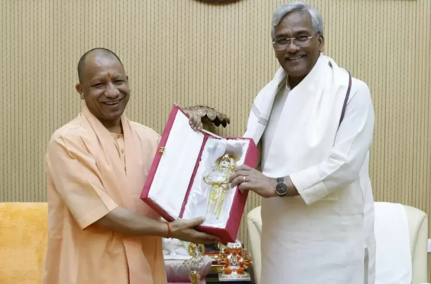  मुख्यमंत्री योगी आदित्यनाथ से मिले हरिद्वार सांसद त्रिवेंद्र सिंह रावत