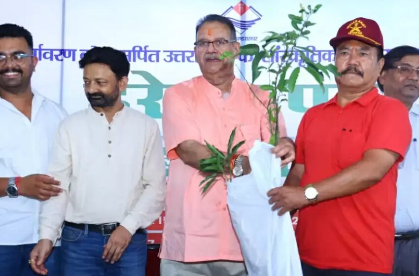  कृषि मंत्री गणेश जोशी ने फलदार पौधों का किया निःशुल्क वितरण