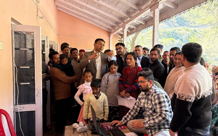  जिलाधिकारी सविन बसंल ने जिले में अपात्र राशन एवं आष्युमान कार्ड पर की शिकायतों पर संज्ञान लेते हुए सत्यापन की कार्यवाही शुरू की