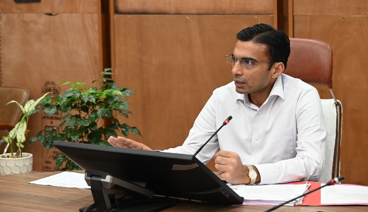  प्रशासन का लक्ष्य, हर घर तक शुद्ध पेयजल की निर्बाध आपूर्ति : डीएम