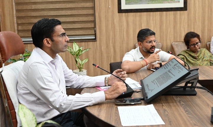  प्रशासन का लक्ष्य, हर घर तक शुद्ध पेयजल की सुचारू आपूर्ति : डीएम