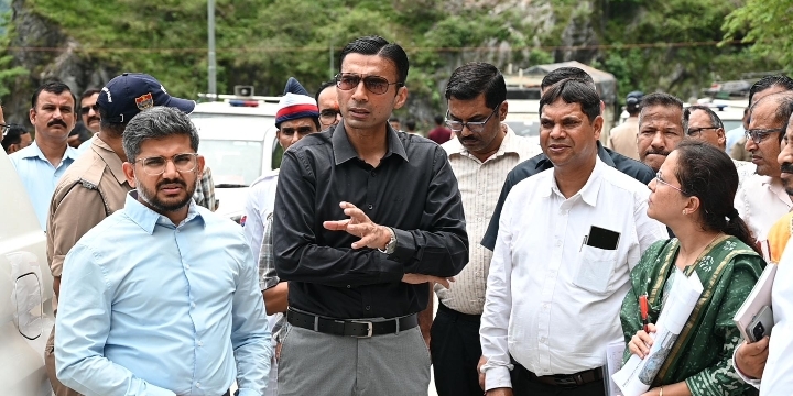  मा0 सीएम के निर्देश पर आधुनिक सुविधाओं, खुली धूप, पर्याप्त पानी से धन्य होगा अपना नया सीएचसी : डीएम
