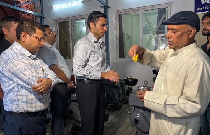  डीएम के निर्देश पर जल निकासी के लिए हर पल सक्रिय, जिला प्रशासन की क्यूआरटी