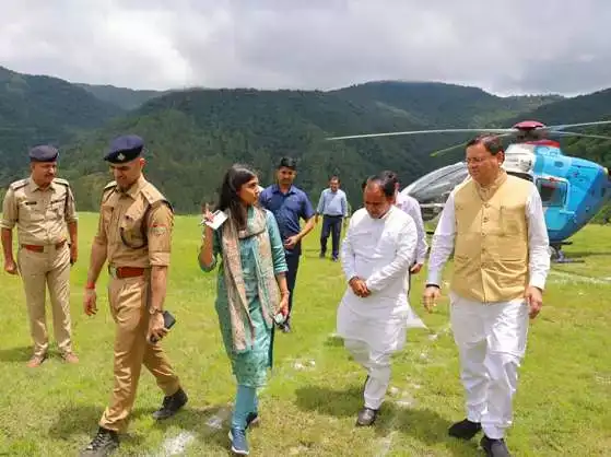  पौड़ी के आपदा प्रभावित क्षेत्रों का मुख्यमंत्री ने किया हवाई सर्वेक्षण