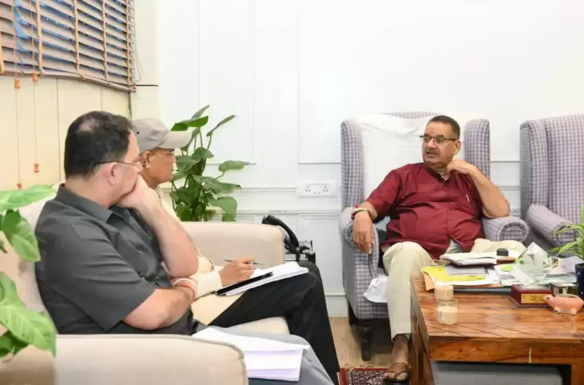  किसानों की मांग के अनुरूप समय पर सेब कार्टन उपलब्ध कराए जाएं : मंत्री गणेश जोशी