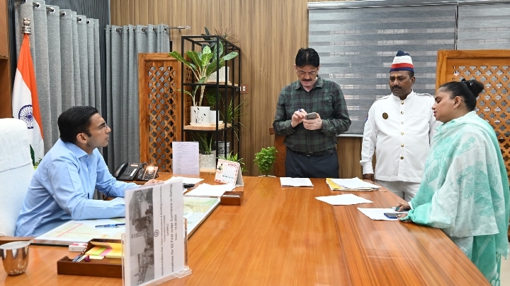  निर्विवाद विरासतन एवं दाखिल खारिज प्रकरण पर निर्धारित समयावधि में हो अमल : डीएम