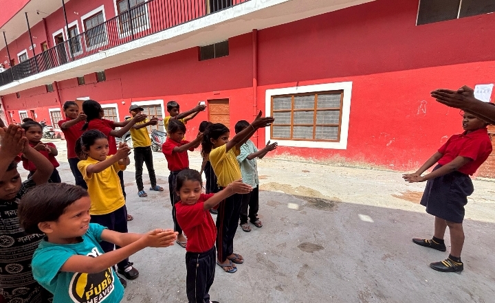  मा0 मुख्यमंत्री के मार्गदर्शन में डीएम के भागीरथ प्रयास से शिक्षा बिन सूखे बचपन तक पंहुची ज्ञानगंगा