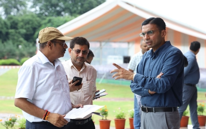  देहरादून परेड ग्राउंड में तैयारियां पूरी, डीएम सविन बंसल ने व्यवस्थाओं का लिया जायजा