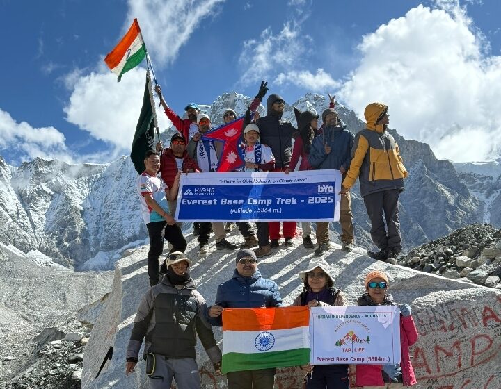 हिमालय के एवरेस्ट बेस कैंप पर भारत और नेपाल के लोगों ने उत्तराखंड के उत्तरकाशी जिले के धराली में आए आपदा में जान गवाने वाले लोगों के प्रति मौन रखा एवं उन्हें श्रद्धांजलि दी