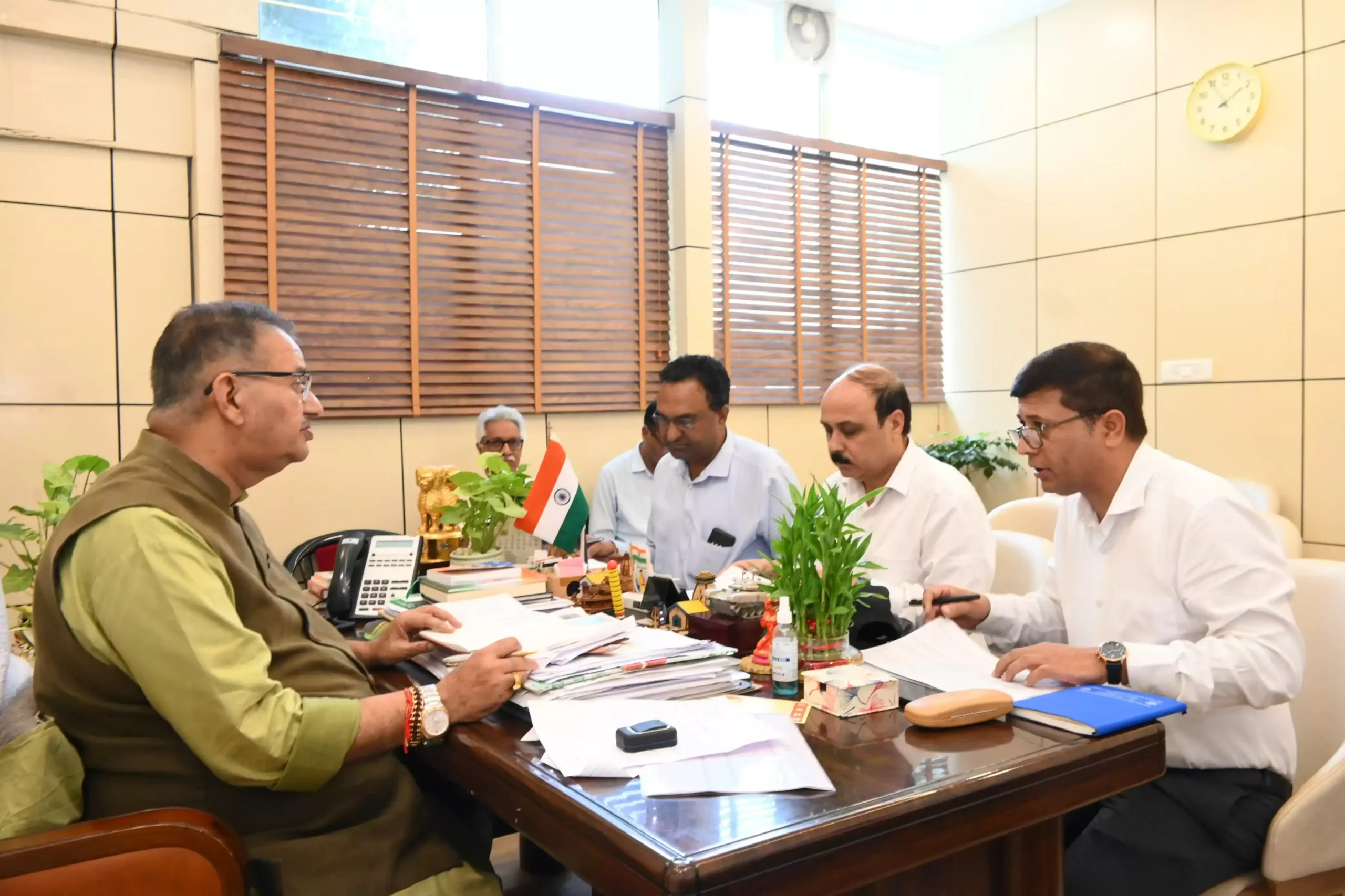  भटवाड़ी विकासखंड में पीएमजीएसवाई की बंद सड़कों को प्राथमिकता से खाेलें : ग्राम्य विकास मंत्री