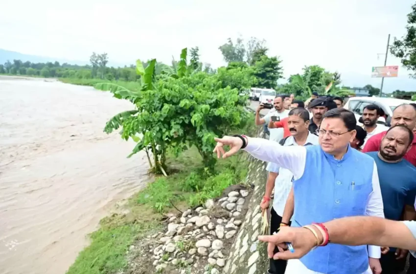 मुख्यमंत्री ने बनबसा में बाढ़ प्रभावितों को दिलाया हरसंभव सहायता का भरोसा