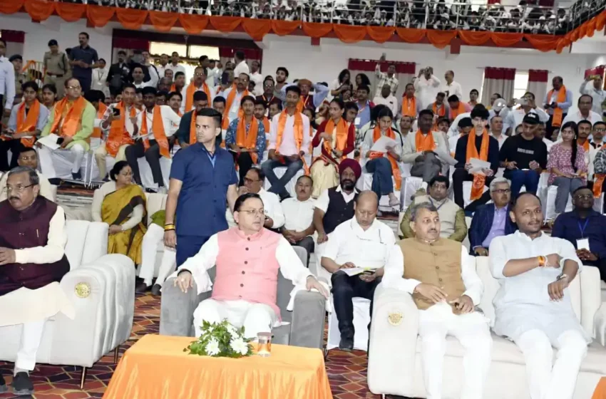  मुख्यमंत्री धामी ने सुनी पीएम मोदी की मन की बात, ई-लाइब्रेरी का किया उद्घाटन