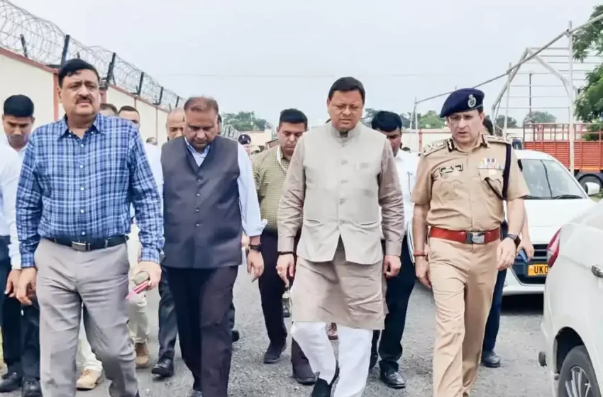  प्रधानमंत्री के आगमन से पहले मुख्यमंत्री ने जौलीग्रांट एयरपोर्ट का किया निरीक्षण