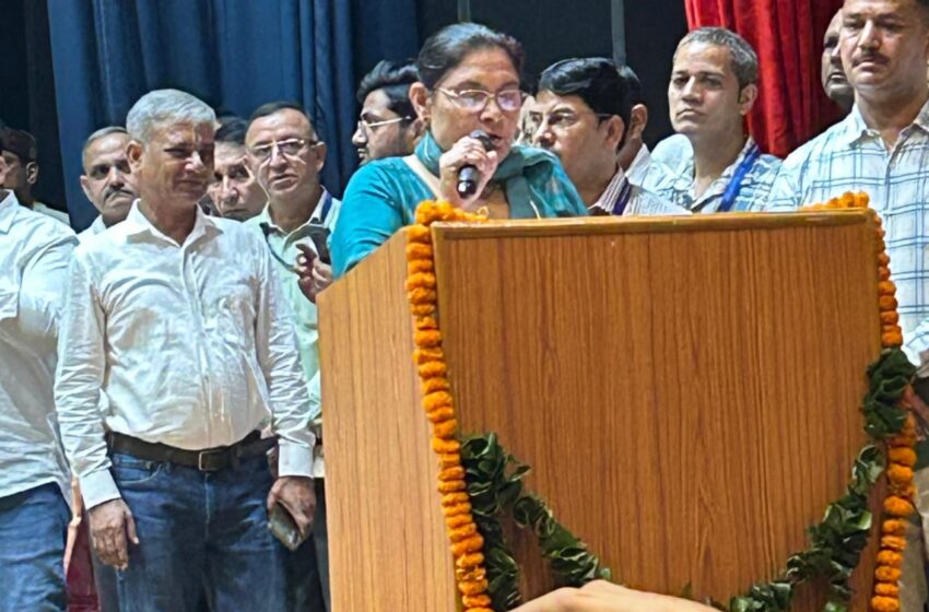  देहरादून में जिला पंचायत के नवनिर्वाचित अध्यक्ष, उपाध्यक्ष एवं सदस्यों का शपथ ग्रहण समारोह संपन्न