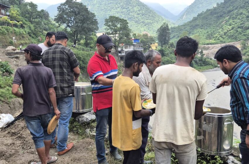  जिलाध्यक्ष धर्मेन्द्र सिंह रावत के नेतृत्व में हंस कल्चरल सेंटर के सहयोग से आपदा प्रभावितों को करवाया भोजन