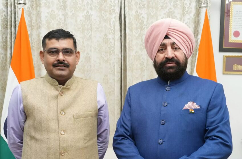  परमवीर चक्र विजेता कैप्टन योगेंद्र सिंह यादव ने राज्यपाल से की शिष्टाचार भेंट