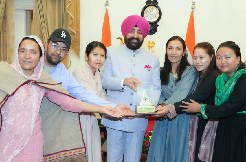 लद्दाख के नुब्रा घाटी के छात्र-छात्राओं ने राज्यपाल से की भेंट,बोले- ऊंचे लक्ष्य के लिए करें कोशिश