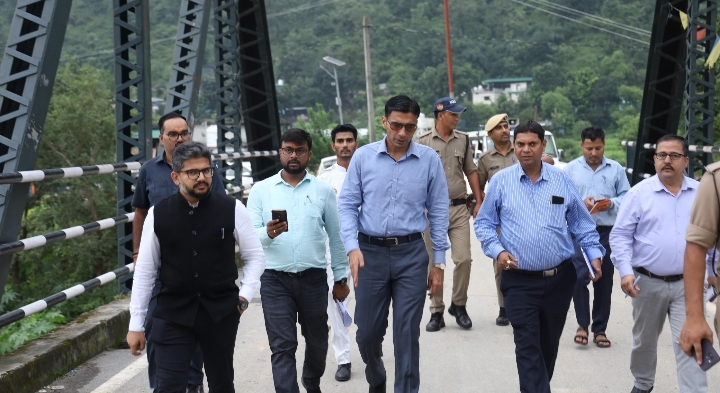  डीएम ने मालदेवता, किसनपुरी, केशरवाल, कोठालगेट में क्षतिग्रस्त सड़क एवं पुलों का किया निरीक्षण, लोनिवि को जल्द यातायात सुचारू करने के दिए निर्देश