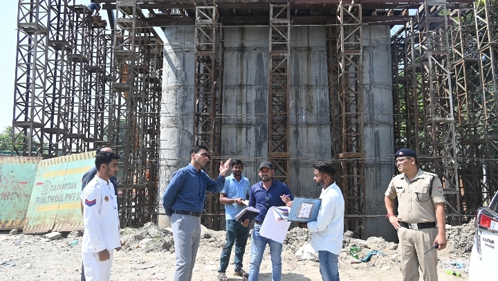  जिलाधिकारी सविन बसंल ने भंडारीबाग रेलेवे ओवरब्रिज कार्र्याें का स्थलीय निरीक्षण किया