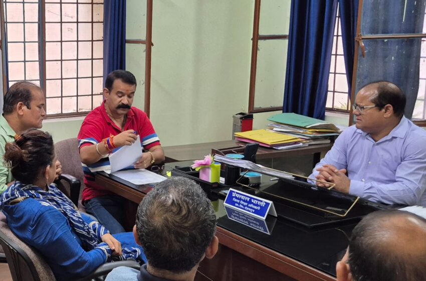  संगठन के पदाधिकारियों द्वारा निष्पक्ष जांच शीघ्रता से करवाकर  समस्त निलंबित शिक्षकों को बहाली हेतु आदेश निर्गत हेतु मांग की गयी