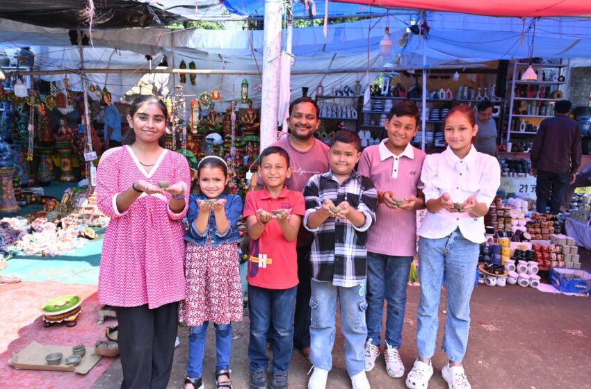 विरासत महोत्सव में आजभी भिन्न-भिन्न स्कूलों के बच्चों ने प्रतिभाग कर तरह-तरह की कलाओं में अपने-अपने हुनर का शानदार प्रदर्शन किया