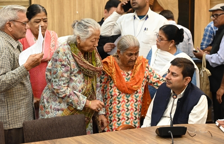  डीएम के निर्देश, जनता की सुनवाई, जनता के हित में, एडीएम ने सुनी हर आवाज