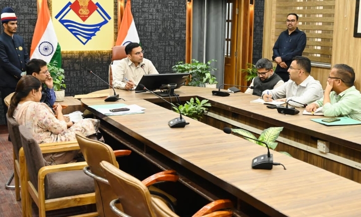  देवभूमि में रजत जयंती उत्सव की तैयारियों को लेकर डीएम ने की अहम बैठक, व्यवस्थाओं को चाक चौबंद करने के दिए निर्देश