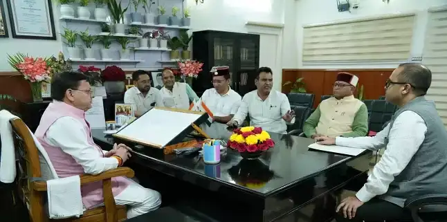  मुख्यमंत्री से मिले भाजपा विधायक, स्नातक स्तरीय परीक्षा निरस्त करने की मांग