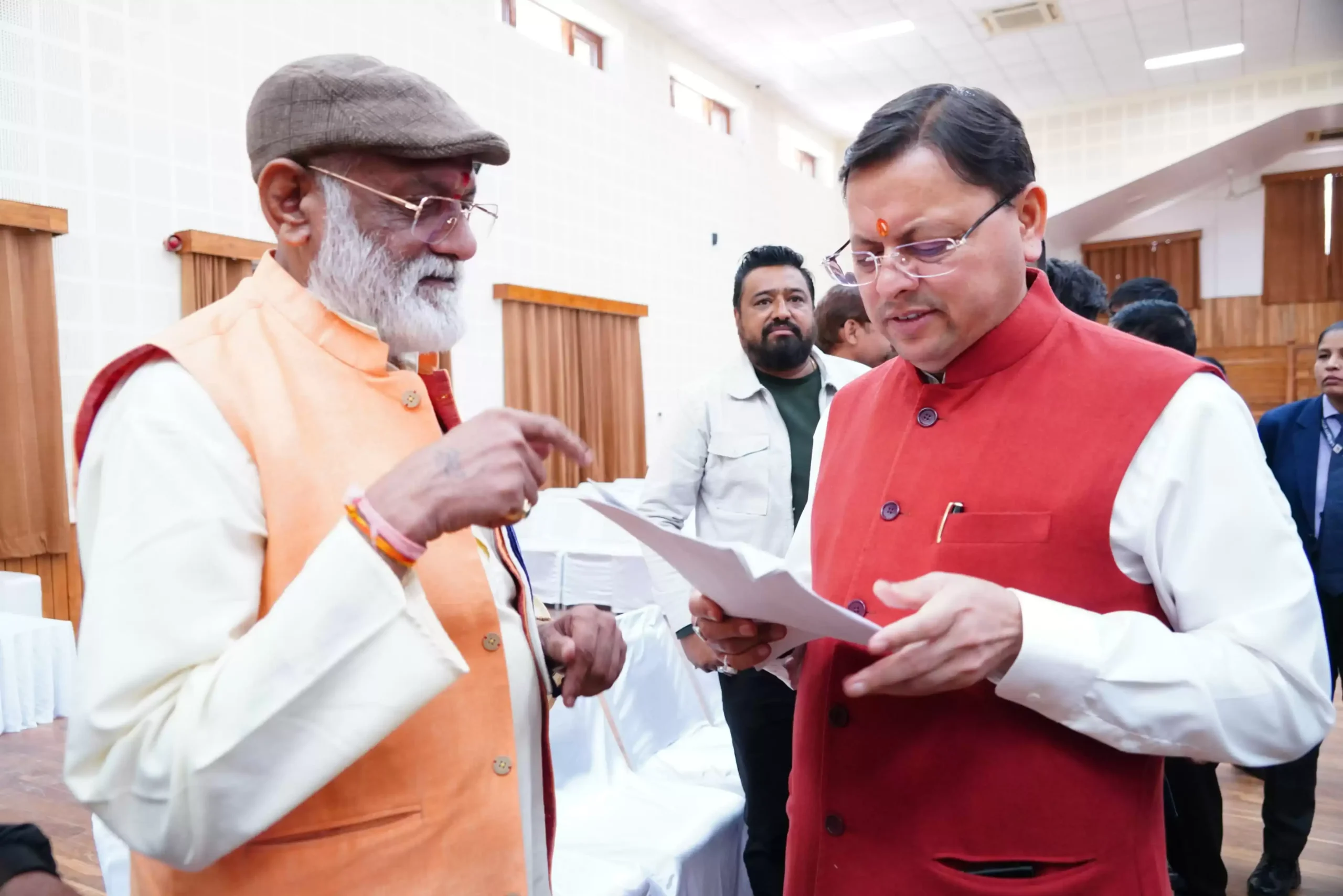  मुख्यमंत्री ने जनता मिलन कार्यक्रम में सुनीं जन समस्याएं, अधिकारियों को दिए फीडबैक लेने के निर्देश