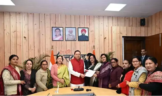  मुख्यमंत्री से आंगनबाड़ी कार्यकत्री और बार एसोसिएशन के दल ने की भेंट