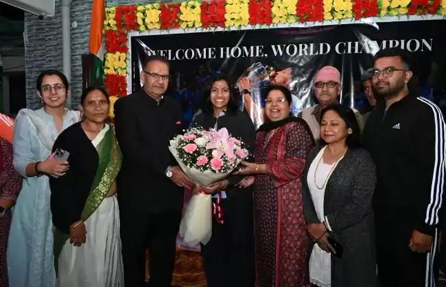  विश्व कप विजेता स्नेहा राणा से मिले मंत्री गणेश जोशी,कहा-उत्तराखंड का मान बढ़ाया