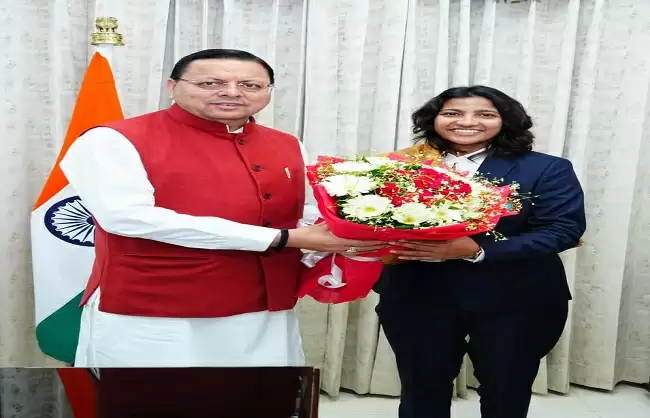  महिला विश्व कप विजेता क्रिकेटर स्नेह राणा ने मुख्यमंत्री से की भेंट, बोले- उत्तराखंड की बेटियों के लिए प्रेरणा स्रोत